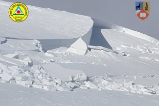Salvamontiştii avertizează asupra pericolului major de avalanşă existent în această perioadă pe văile de abrupt din Masivul Bucegi