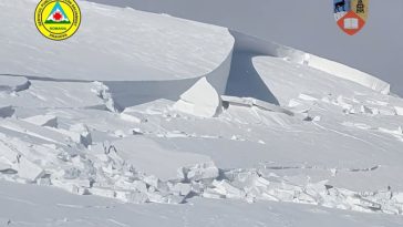Salvamontiştii avertizează asupra pericolului major de avalanşă existent în această perioadă pe văile de abrupt din Masivul Bucegi