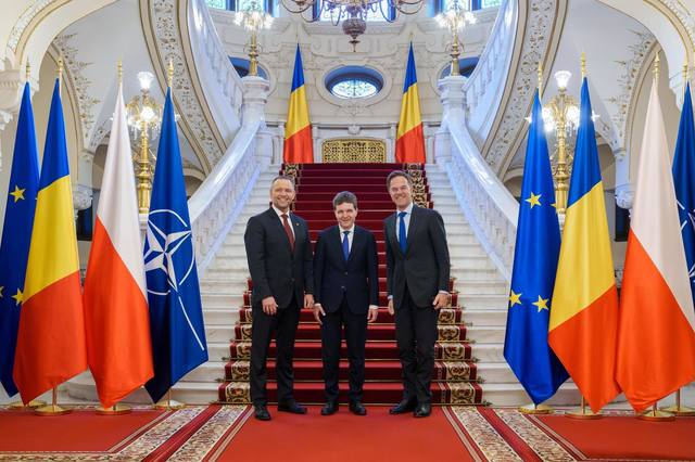 Nicuşor Dan, întâlnire de lucru cu Mark Rutte şi Karol Nawrocki, în pregătirea Summitului B9 – S-a discutat despre securitatea regională şi euro-atlantică, precum şi necesitatea unor acţiuni mai ferme pentru a contracara comportamentul agresiv al Rusiei