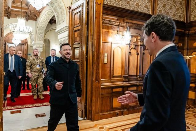 Nicuşor Dan, întâlnire bilaterală cu Volodimir Zelenski: Ne dorim ca industria noastră să beneficieze de expertiza ucraineană în dezvoltarea şi producerea de noi tehnologii de apărare / România, susţinător ferm al parcursului european al Ucrainei