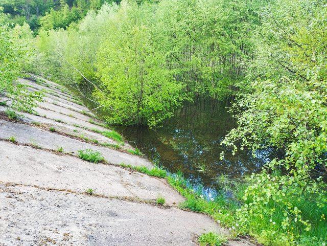 Alba: Intervenţii pentru punerea în siguranţă a iazului de decantare Valea Cuţii, de la Baia de Arieş, după ce nivelul apei a crescut în urma ploilor – VIDEO