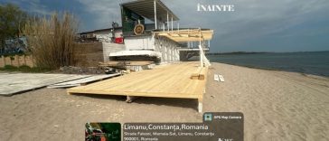 O podină din lemn, amplasată ilegal pe plaja din Vama Veche, dezafectată / Se va continua cu demolarea unei pergole – FOTO