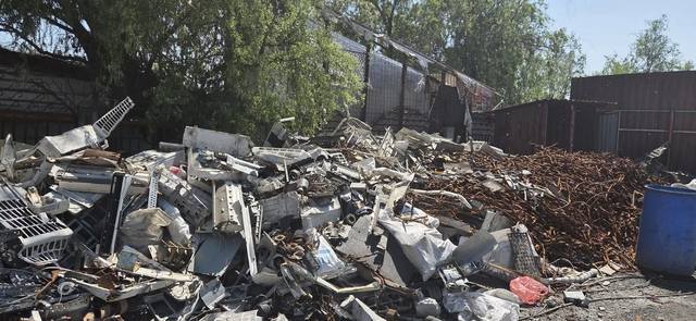 Nou control al Gărzii de Mediu la Sinteşti – Jilava – 33 de tone de deşeuri confiscate / Diana Buzoianu: Fenomenul arderilor ilegale funcţionează ca o economie paralelă alimentată de fluxuri necontrolate de deşeuri