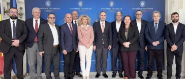 Nazare: Am semnat convenţiile pentru lansarea contractărilor şi plăţilor aferente celor 8 programe regionale 2021–2027 pentru bugetul din acest an / 3,45 mld. euro vor putea merge către noi proiecte locale, chiar din 2026