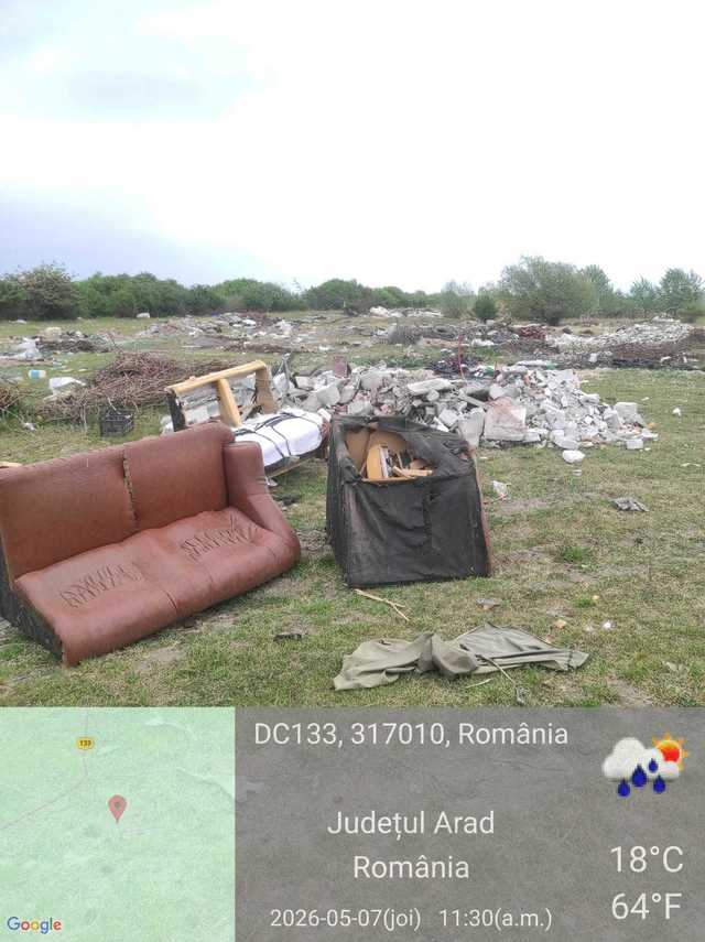 Depozite ilegale de deşeuri pe mai mult de patru hectare, descoperite de Garda de Mediu în judeţul Arad / Primăria Apateu trebuie să cureţe zona cel târziu până în 6 iunie – FOTO