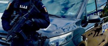 Timiş: Un bărbat şi-a ameninţat tatăl, în prezenţa celor trei copii ai săi / A scos inclusiv un cuţit / S-a folosit tot timpul de copii, fără a-i răni, pentru a împiedica poliţiştii să intervină / Este cercetat pentru ultraj