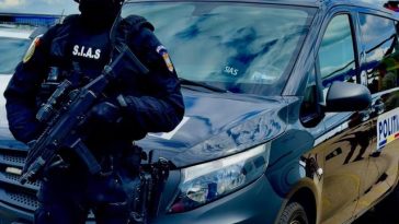 Timiş: Un bărbat şi-a ameninţat tatăl, în prezenţa celor trei copii ai săi / A scos inclusiv un cuţit / S-a folosit tot timpul de copii, fără a-i răni, pentru a împiedica poliţiştii să intervină / Este cercetat pentru ultraj