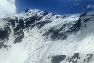 Avalansă de topire de mari dimensiuni la Lâlea Lac / Speciaşişti: Aceste avalanşe se pot produce în orice moment al zilei – FOTO