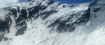 Avalansă de topire de mari dimensiuni la Lâlea Lac / Speciaşişti: Aceste avalanşe se pot produce în orice moment al zilei – FOTO