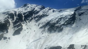 Avalansă de topire de mari dimensiuni la Lâlea Lac / Speciaşişti: Aceste avalanşe se pot produce în orice moment al zilei – FOTO