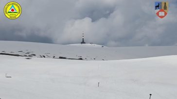 Traseele turistice montane de pe Valea Prahovei rămân închise, din cauza viscolului anunţat la altitudini mari