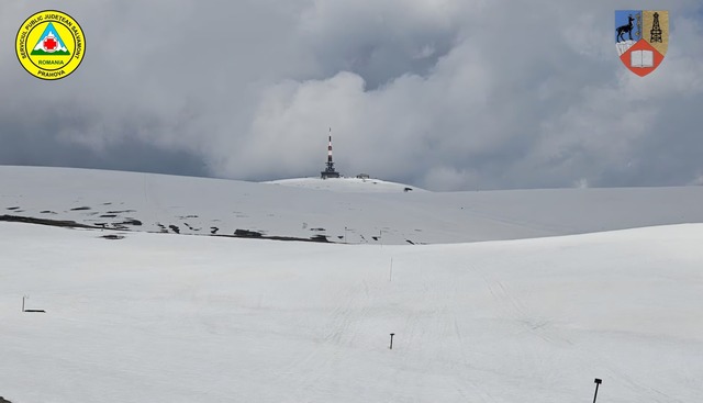 Traseele turistice montane de pe Valea Prahovei rămân închise, din cauza viscolului anunţat la altitudini mari