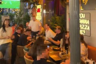 Primăria Capitalei spune că 7 localuri care îşi desfăşoară activitatea în Centrul Vechi nu au respectat avertismentul Poliţiei Locale, nici după amenzi repetate şi au bubuit în continuare muzica: Contravenţiile au continuat aseară