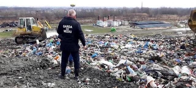 Grave deficienţe în gestionarea deşeurilor, depistate în Sectorul 3 – S-au trimis la tratare doar 0,54% din deşeurile municipale colectate în amestec / Primăria, amendată cu 100.000 de lei de Garda de Mediu