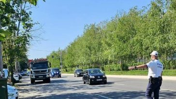 Aproape 400 de autoutilitare care circulau în Bucureşti, verificate în ultima lună / S-au dat amenzi în valoare de peste 460.000 de lei pentru lipsa autorizaţiilor de circulaţie în zonele restricţionate