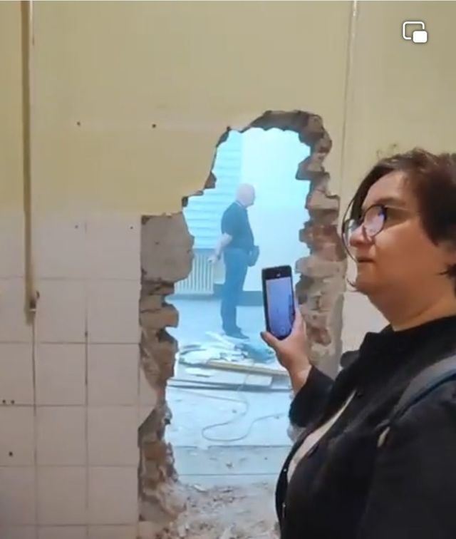 Primăria Oradea, acuzată că a acţionat ”noaptea ca hoţii” pentru a pune în aplicare o decizie a instanţei – Descindere la biserica Ordinului Premonstratens din Oradea / S-a spart zidul şi s-au preluat spaţiile bisericii / Reacţia lui Kelemen Hunor