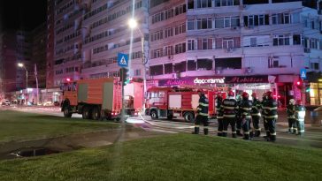 Dronă prăbuşită în Galaţi – Cele două persoane rănite, transportate la spital / Alţi doi locatari, atac de panică / Alimentarea cu energie şi gaz, sistată / Se va evalua structura blocului