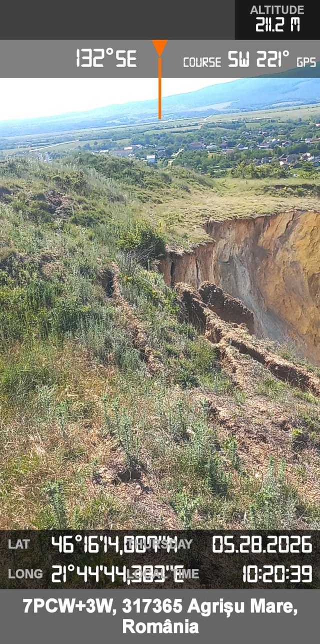 Carieră de piatră din judeţul Arad, închisă de comisarii Gărzii de Mediu / Locuitorii din zonă au sesizat că un perete s-a surpat / S-a dispus evacuarea imediată a amplasamentului