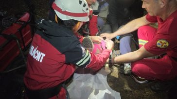 Intervenţii ale salvamontiştilor – Un copil de 12 ani epuizat, salvat din zona superioară a Masivului Ceahlău / Două persoane cu experienţă pe munte, căutate după ce nu reveniseră de vineri