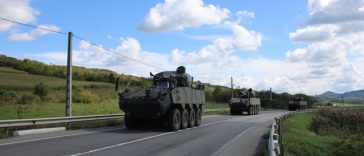 Trei transportoare blindate Piranha 5, implicate în accident în judeţul Sălaj / 11 militari au fost răniţi