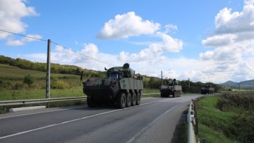 Trei transportoare blindate Piranha 5, implicate în accident în judeţul Sălaj / 11 militari au fost răniţi