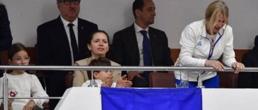 Mirabela Grădinaru, la Oneşti, la evenimentul dedicat Nadiei Comăneci / Partenera preşedintelui Nicuşor Dan i-a transmis legendarei sportive că este un exemplu extraordinar pentru copiii şi tinerii din România – FOTO