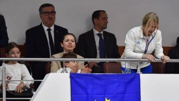 Mirabela Grădinaru, la Oneşti, la evenimentul dedicat Nadiei Comăneci / Partenera preşedintelui Nicuşor Dan i-a transmis legendarei sportive că este un exemplu extraordinar pentru copiii şi tinerii din România – FOTO