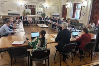 Dragoş Pîslaru, după primele consultări pe Legea salarizării: Corectăm tot ceea ce poate fi corectat. Analizăm toate propunerile. Încercăm să livrăm cea mai bună variantă posibilă în timpul disponibil. Dar nu desfăşurăm negocieri salariale