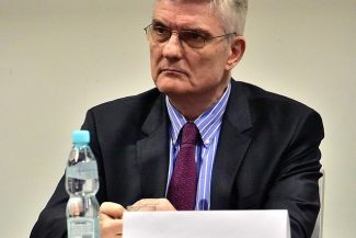 Dăianu: România nu trece printr-un dezastru economic. Trebuie să plătim preţul ajustării fiscal-bugetare pentru a diminua un deficit foarte mare/ Declaraţia lui Grindeanu despre „decesul stabilităţii economice” o vede „prin prisma unei dispute politice”