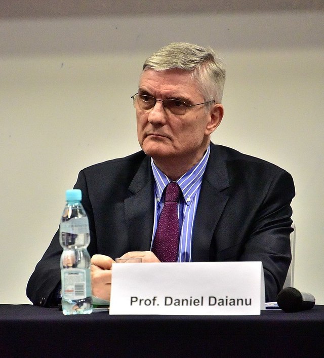 Dăianu: România nu trece printr-un dezastru economic. Trebuie să plătim preţul ajustării fiscal-bugetare pentru a diminua un deficit foarte mare/ Declaraţia lui Grindeanu despre „decesul stabilităţii economice” o vede „prin prisma unei dispute politice”