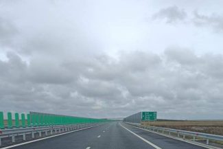 Argeş: Pieton amendat cu peste 2.800 de lei, după ce a intrat pe breteaua unei autostrăzi şi a făcut scandal când poliţiştii l-au informat că autostrada nu e destinată mersului pe jos