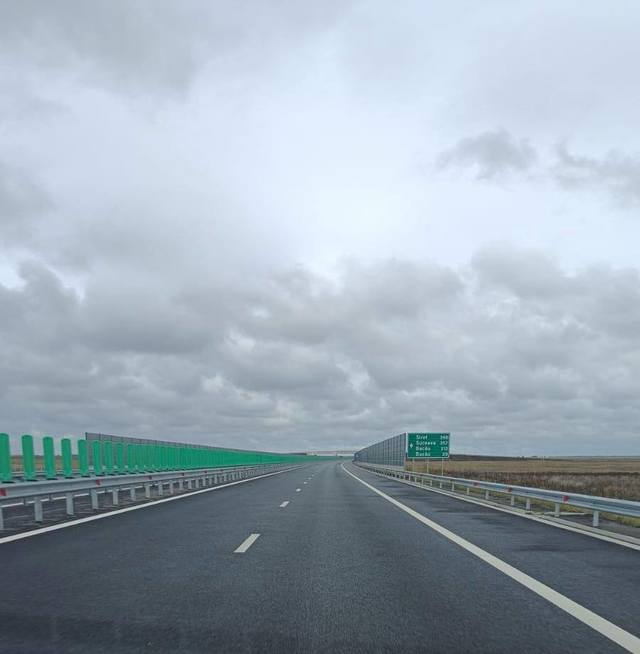 Argeş: Pieton amendat cu peste 2.800 de lei, după ce a intrat pe breteaua unei autostrăzi şi a făcut scandal când poliţiştii l-au informat că autostrada nu e destinată mersului pe jos