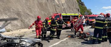 Mehedinţi: Accident rutier cu trei maşini pe DN 6, zona viaductului Bahna/ Trafic rutier îngreunat/ Un mort şi trei răniţi – FOTO, VIDEO