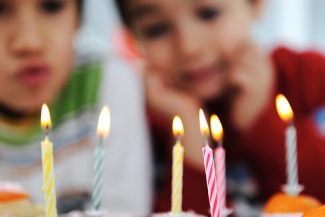 Eurostat: Rata natalităţii, în scădere în toate ţările UE în ultimii 20 de ani / Cele mai tinere mame, în Slovacia şi România / Speranţa de viaţă în 2024 – 84,1 ani pentru femei şi 78,9 ani pentru bărbaţi / Date pentru România