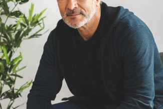 Psihologul Adrian Marcu: Pot să abordez copilul sau tânărul fără a-l chestiona. Putem spune: te rog, când simţi, haide să vorbim! Nu impun să comunice cu mine, îi spun că îl aştept şi că îmi doresc să stăm de vorbă şi îl asigur de protecţie, de înţelegere