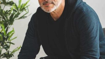 Psihologul Adrian Marcu: Pot să abordez copilul sau tânărul fără a-l chestiona. Putem spune: te rog, când simţi, haide să vorbim! Nu impun să comunice cu mine, îi spun că îl aştept şi că îmi doresc să stăm de vorbă şi îl asigur de protecţie, de înţelegere