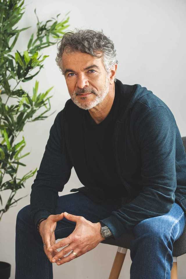 Psihologul Adrian Marcu: Pot să abordez copilul sau tânărul fără a-l chestiona. Putem spune: te rog, când simţi, haide să vorbim! Nu impun să comunice cu mine, îi spun că îl aştept şi că îmi doresc să stăm de vorbă şi îl asigur de protecţie, de înţelegere