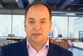 Economist: Nivelul istoric la care a ajuns cursul este nota de plată a impredictibilităţii politice. Sper ca BNR să intervină şi să încerce să menţină un nivel al cursului apropiat de cel de acum. Cotaţia leului evoluează pe o gheaţă extrem de subţire