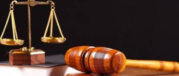 O româncă stabilită în Austria, trimisă în judecată după ce a ameninţat de mai multe ori un procuror din Ilfov / Acesta instrumenta un dosar de omor, iar femeia voia ca fapta să fie încadrată ca ucidere din culpă