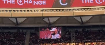 După ce a fost la închisoare pentru viol, Daniel Alves s-a reconvertit în predicator evanghelist şi a predicat în faţa a 35 000 de persoane pe stadionul echipei Atlético Madrid – VIDEO