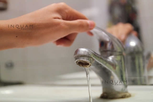Compania de Apă Someş face un ”apel insistent” la consumatori să folosească apa potabilă de la reţea doar în scopuri casnice, nu şi pentru irigaţii sau umplerea piscinelor