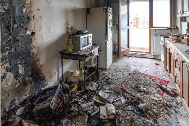 Dronă prăbuşită la Galaţi – Prefectura anunţă că a fost constituită comisia care va evalua pagubele şi gradul de afectare a apartamentelor din blocul unde s-a produs explozia dronei