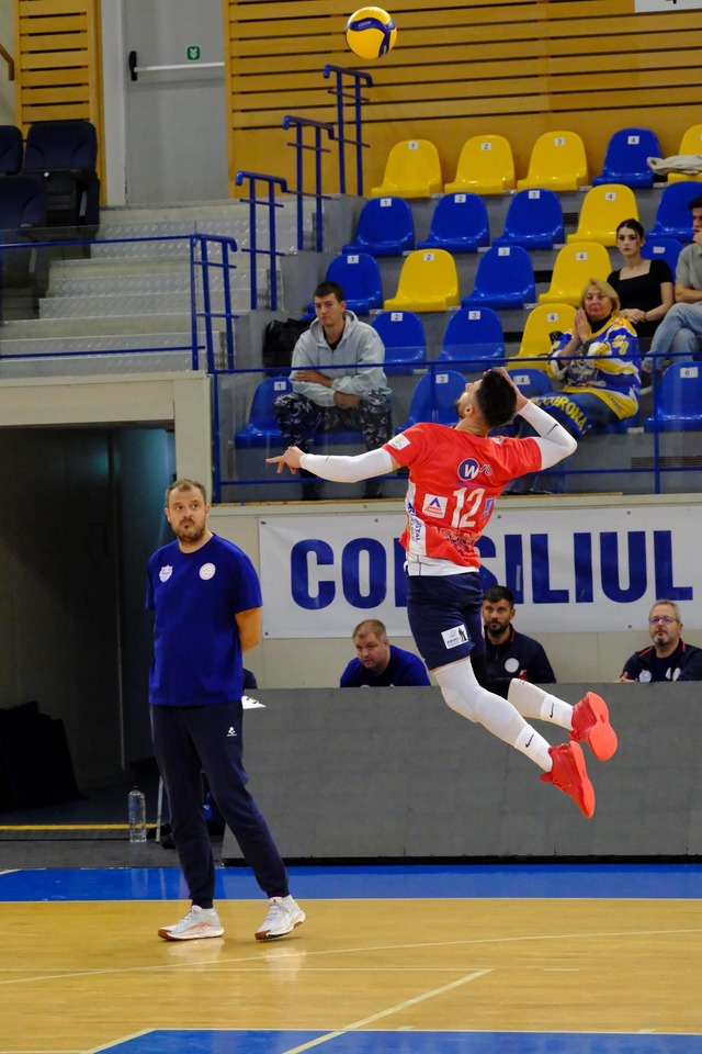 Volei masculin: Arcada Galaţi – Dinamo Bucureşti, scor 3-2, în meciul 3 al finalei Diviziei A