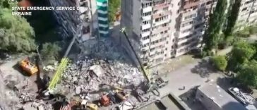Rusia loveşte Ucraina în cel mai mare atac prelungit cu drone de la începutul războiului: cel puţin opt morţi la Kiev şi zeci de răniţi. Alarmele au sunat timp de 11 ore