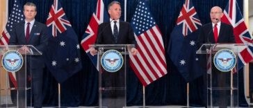Australia urmează să primească submarine americane cu propulsie nucleară la mâna a doua în cadrul unei ”raţionalizări” a Acordului AUKUS. Acordul iniţial prevedea două noi şi unul în serviciu