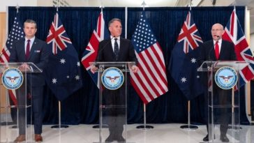 Australia urmează să primească submarine americane cu propulsie nucleară la mâna a doua în cadrul unei ”raţionalizări” a Acordului AUKUS. Acordul iniţial prevedea două noi şi unul în serviciu