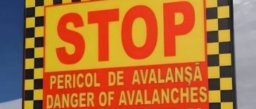 Avalanşă pe Valea Coştilei, în Munţii Bucegi. Primele date arată că cel puţin un schior a fost surprins de valul de zăpadă
