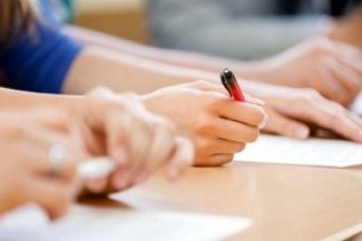 Proiectul de ordin privind Bacalaureatul 2030, pentru prima generaţie de absolvenţi care învaţă după noile planuri-cadru şi programe, pus în consultare/ Vor fi două probe la limbi străine, două probe specifice profilului, iar religia devine probă opţional