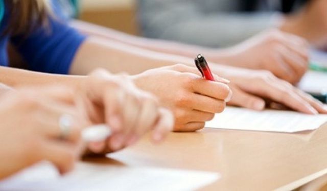 Proiectul de ordin privind Bacalaureatul 2030, pentru prima generaţie de absolvenţi care învaţă după noile planuri-cadru şi programe, pus în consultare/ Vor fi două probe la limbi străine, două probe specifice profilului, iar religia devine probă opţional