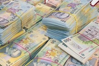 Bucureşti: Femeie de afaceri, acuzată că a înregistrat achiziţii fictive de combustibil, în valoare de peste 9 milioane de lei, pentru a nu plăti taxe către stat. Ea nu a achitat, ani la rând, impozitele salariaţilor firmei de pază pe care o administra